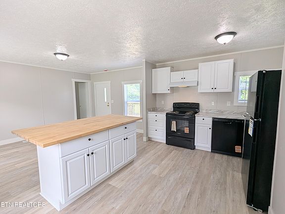 3rd image of 203 Pettit St