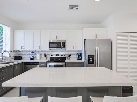 3rd image of 1175 NW 26th St