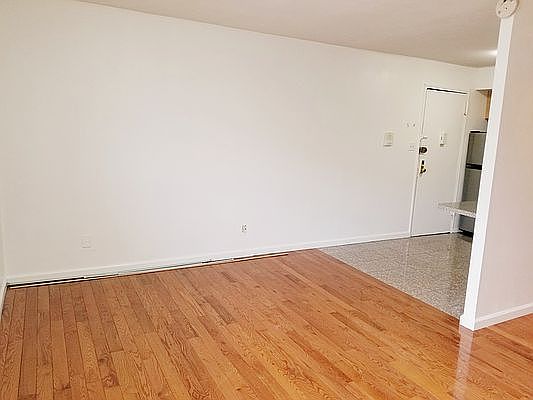 4th image of 3164 46th St APT 1A