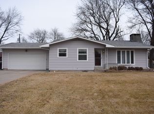 2013 N St, Aurora, NE 68818