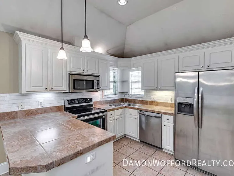 124 Raintree Rd — Photo 22