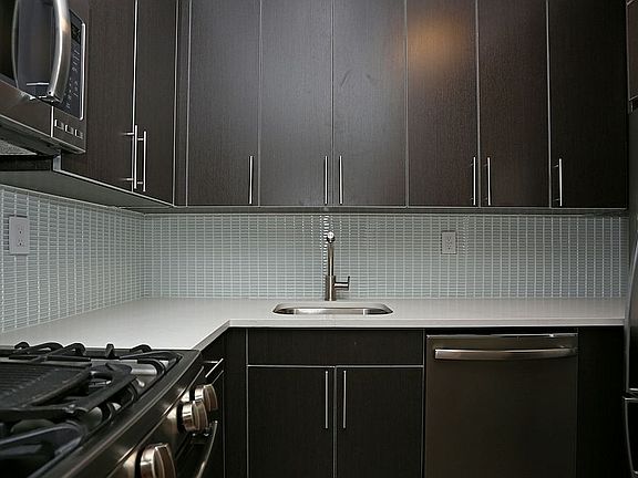 5th image of 410 W 53rd St APT 324
