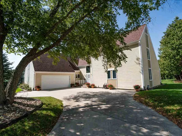 3400 Doral Dr, Waterloo, IA 50701