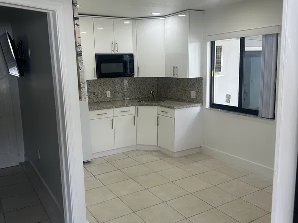 7968 W 15th Ln, Hialeah, FL 33014
