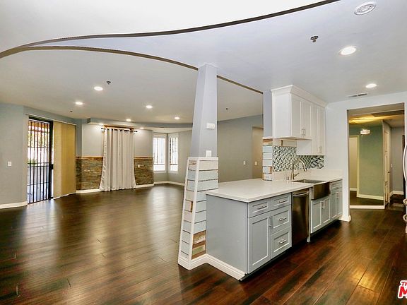 2nd image of 326 Westminster Ave APT 106