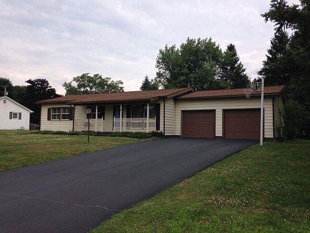 1st image of 7 Cayuga Dr