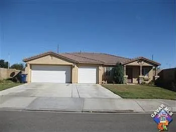 1561 Thomas Dr photo 1