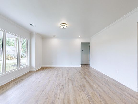 3rd image of 358 Sheridan Dr