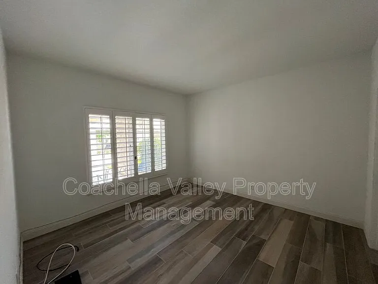 289 Vista Royale Cir W — Photo 20