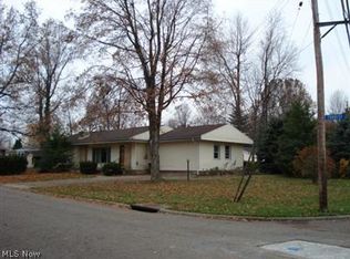 1520 Forest Dr, Barberton, OH 44203