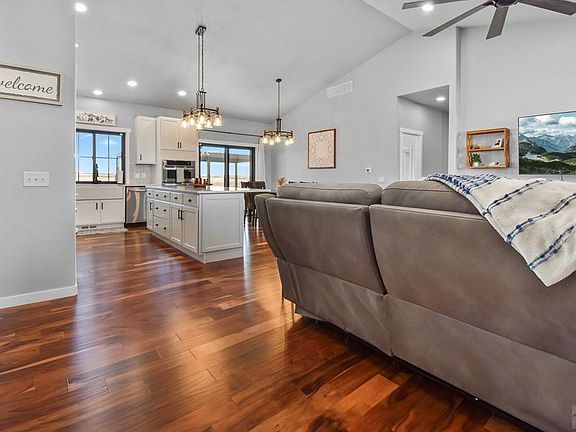 3rd image of 754 N Boyero Ave