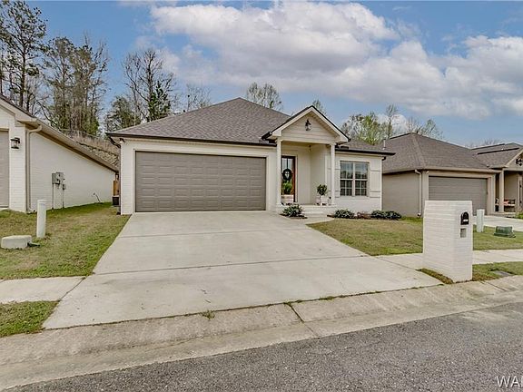 3rd image of 2027 Waterford Ln
