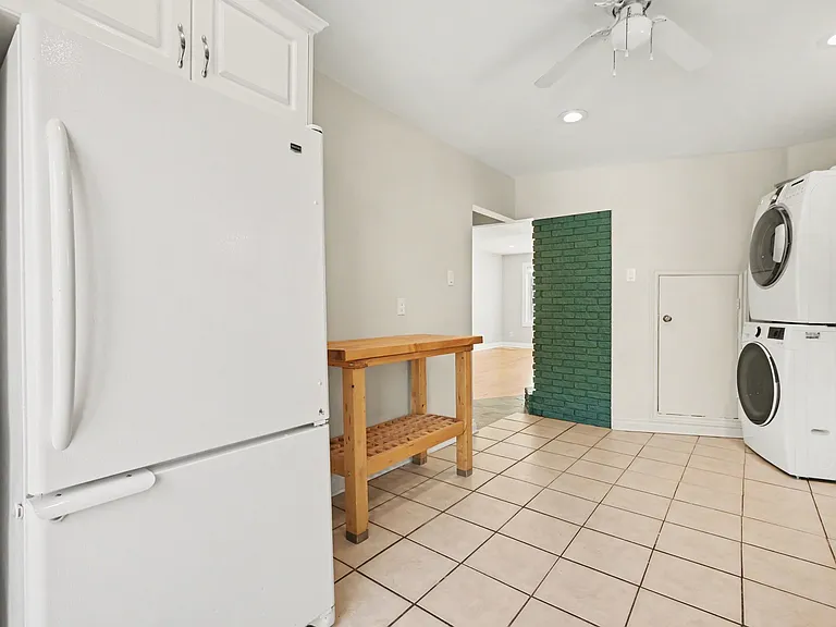 1071 Aldea Ave — Photo 6
