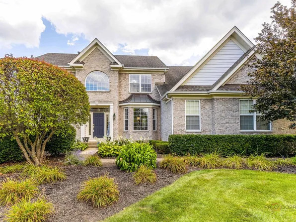 5 Kensington Ct, Hawthorn Woods, IL 60047