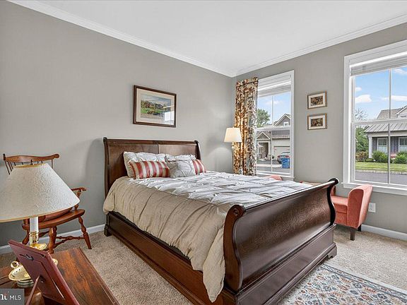 5th image of 1119 Hill St