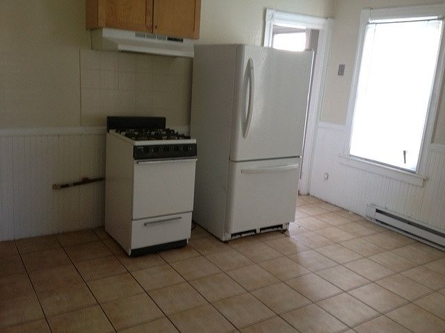 2nd image of 982 Main St