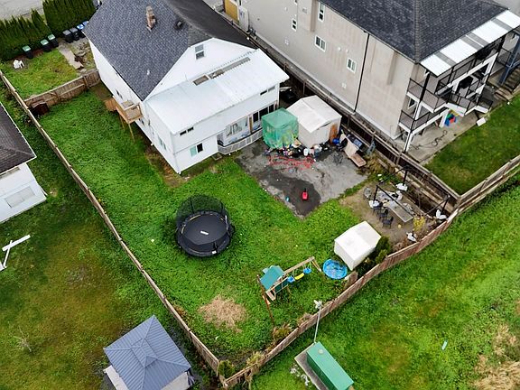 2nd image of 347 Pembina St