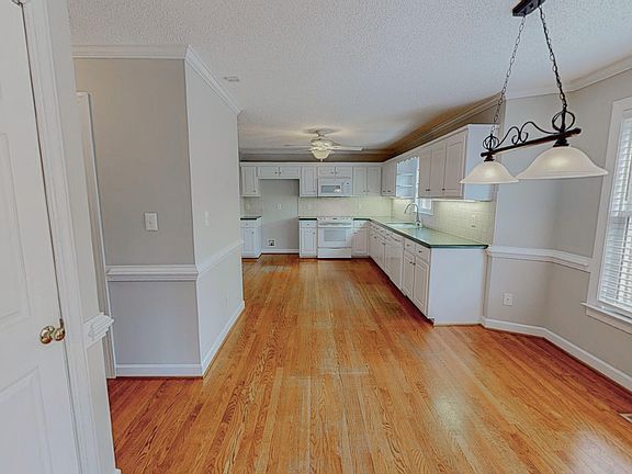 3rd image of 202 Equestrian Chase