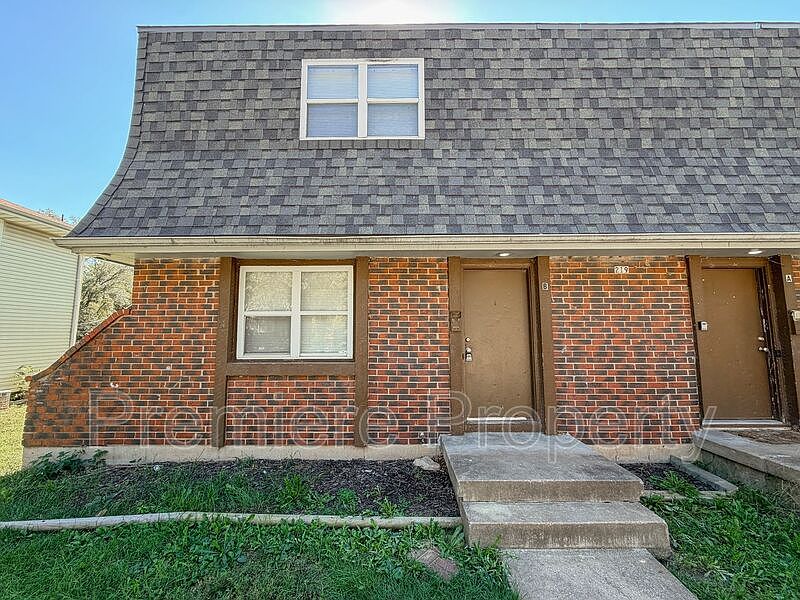 1st image of 219 N Oak Dr Unit B