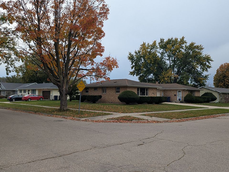 Pretty neighborhood.