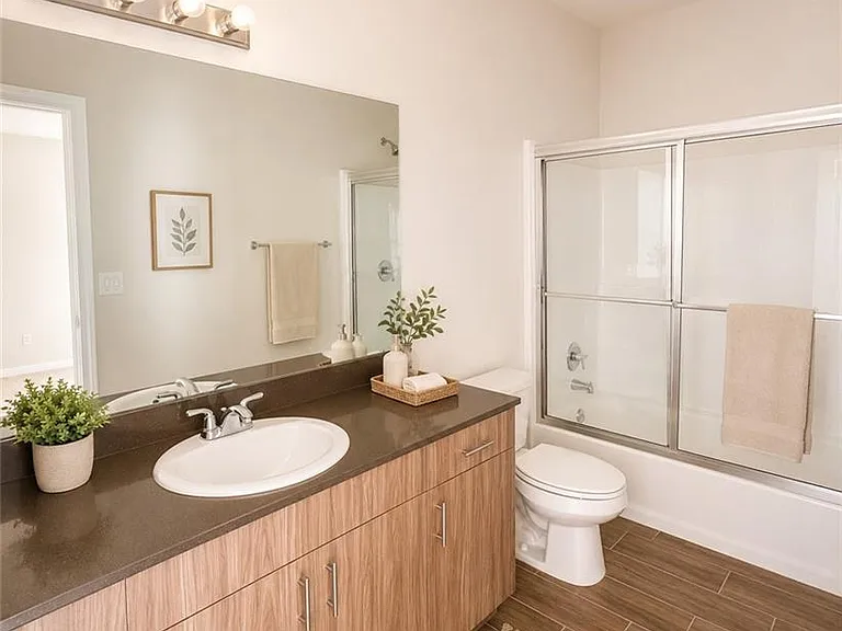 1601 Cortlandt St #4 — Photo 14