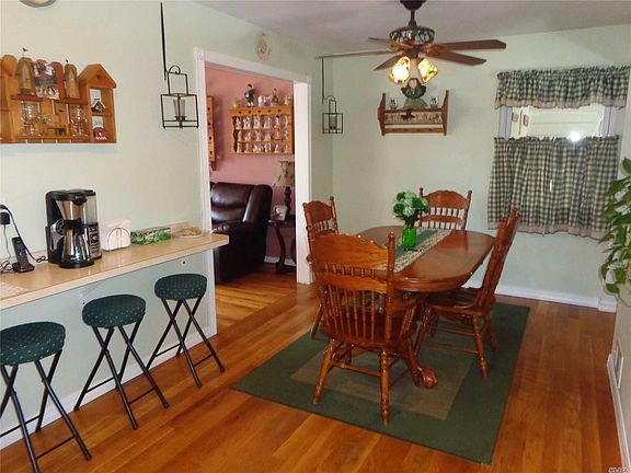 5th image of 25 Newtown Ave