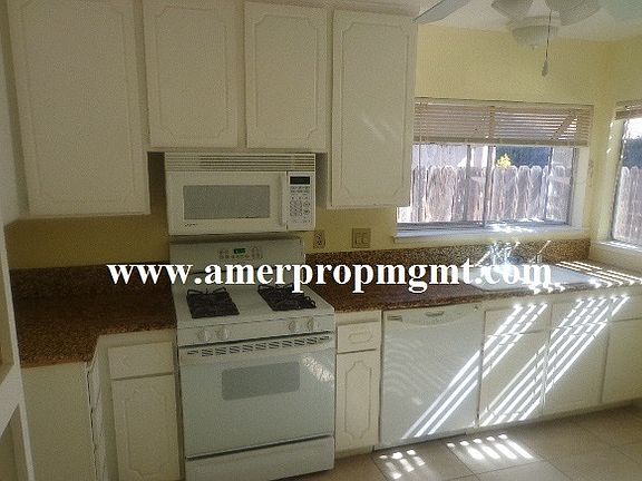 3rd image of 9508 Countryroads Dr