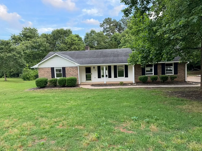 1490 Crooked Creek Rd — Photo 1