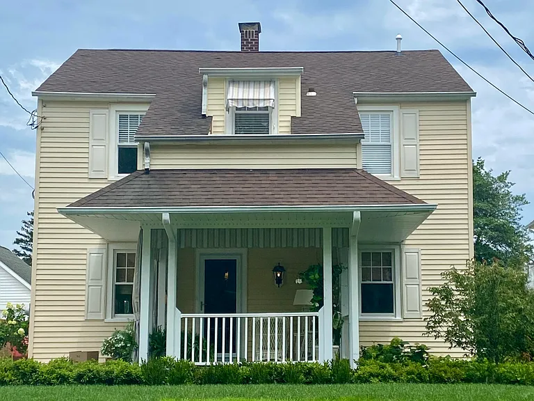 204 Monroe Ave — Photo 2