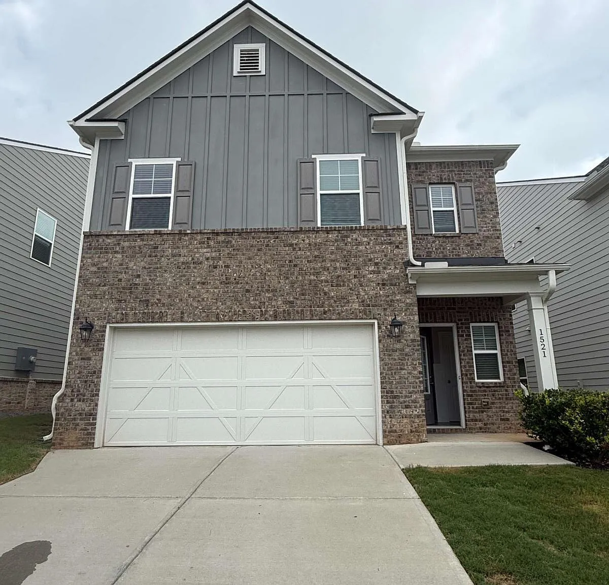 3 bed, 2.5 bath, 2252 sqft, $2,300 — Photo 1