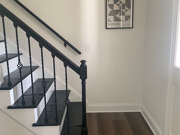 3rd image of 189 Parsons Dr