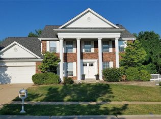 995 Arlington Glen Dr, Fenton, MO 63026