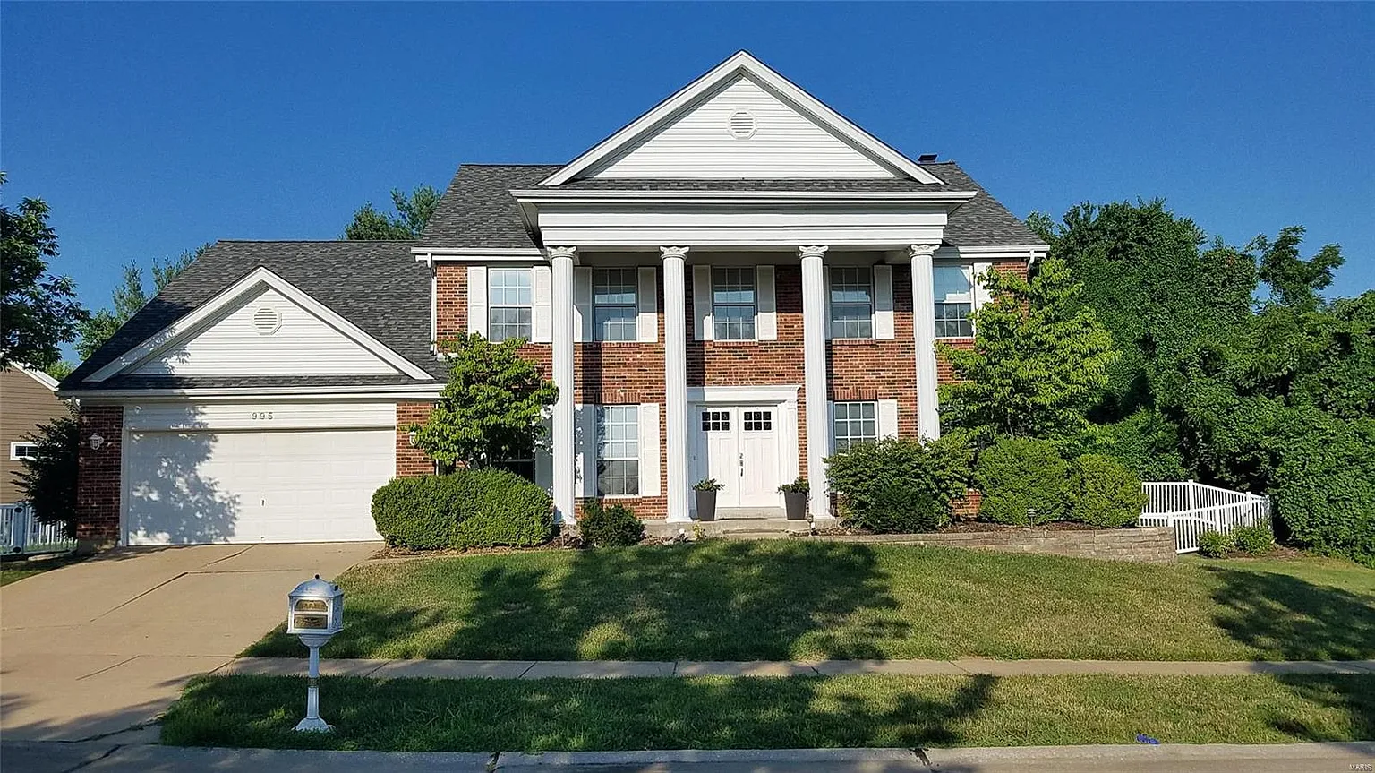 995 Arlington Glen Dr photo 1