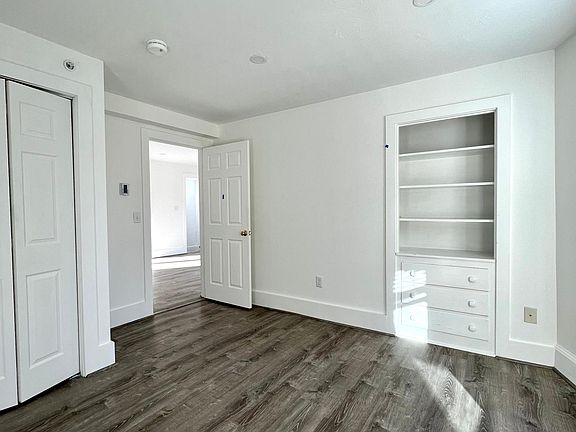 Bedroom/built-ins
