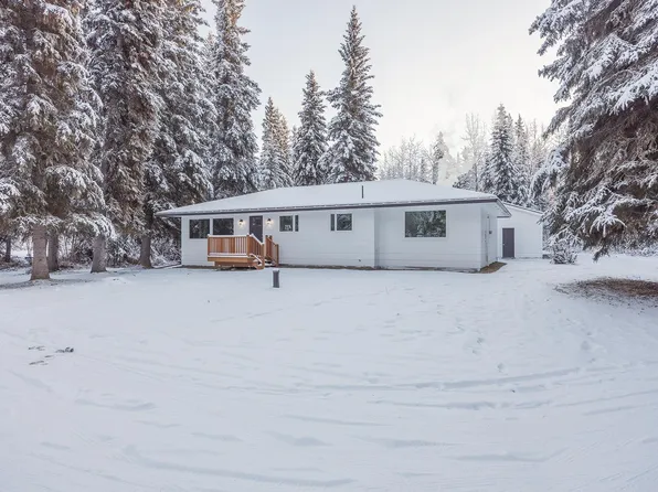 1185 Lake Dr, North Pole, AK 99705