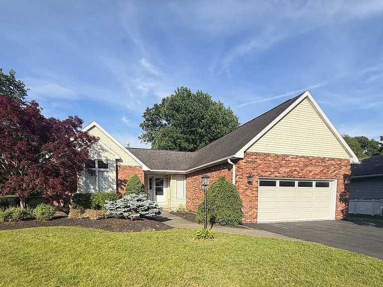 53 Huntleigh Dr — Photo 1