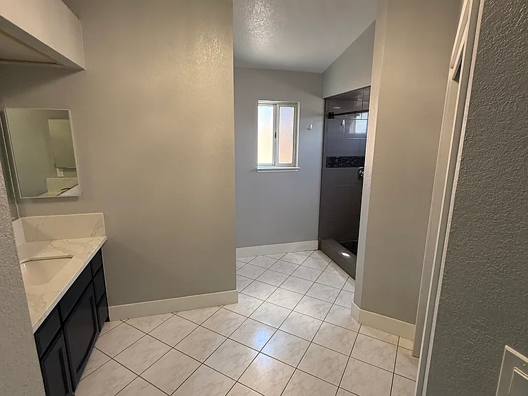 907 Elm St — Photo 41