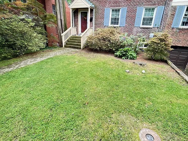 812 Woodside Pkwy — Photo 1