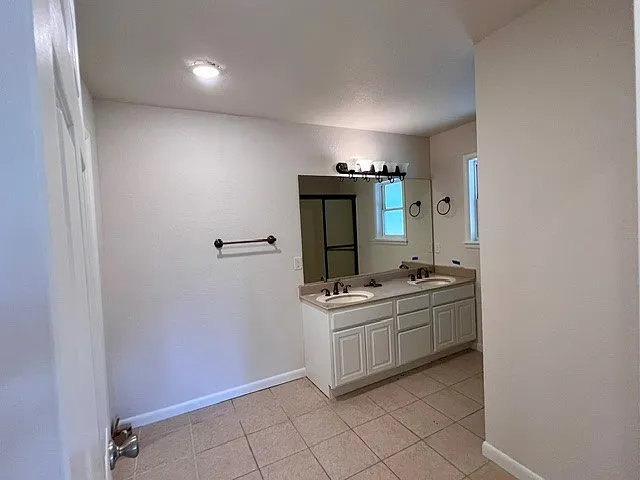 1666 Oakland Ave — Photo 13