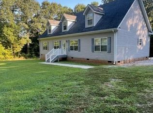 548 Cliffside Dr, Bracey, VA 23919