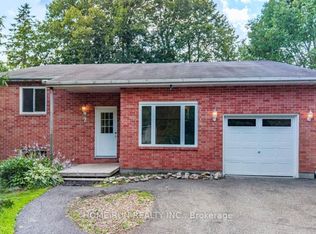 2 Caribou Ave, Ottawa, ON K2S 1M5