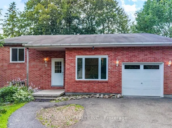 2 Caribou Ave, Ottawa, ON K2S 1M5