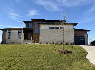 8348 Mossy Stone Ct, Maize, KS 67101