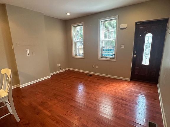 3rd image of 2741 W Harper St