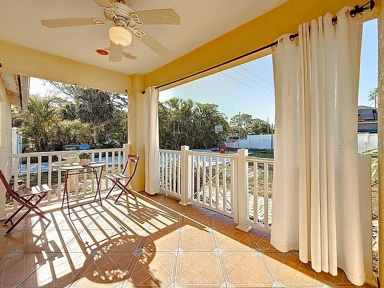 2402 Dryer Ave — Photo 35