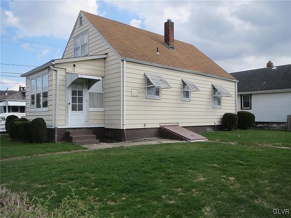 3rd image of 1430 Courtright St