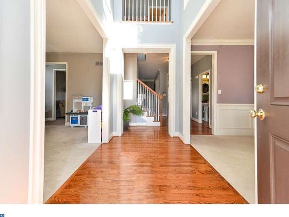 3rd image of 318 Ellenwood Dr