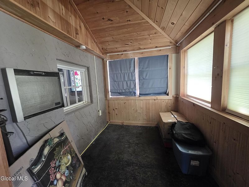 3rd image of 531 Sullivan Way
