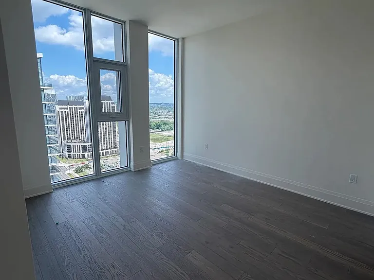 8960 Jane St #Penthouse 102 — Photo 13