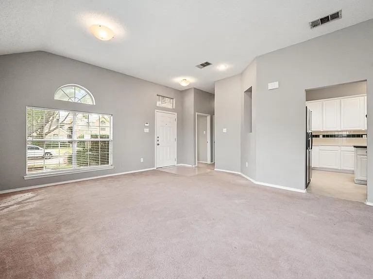 7700 Glenoaks Dr — Photo 2